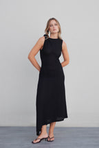 ASYMMETRISCHES MIDI-KLEID AUS LOCHSTRICK