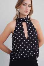 Neckholder-Top mit Punkten