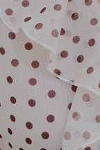 BLUSE MIT RÜSCHEN UND PUNKTEN