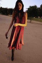 Halterkleid mit Punkten und Bindeband