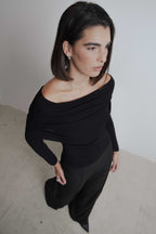 STRICKPULLOVER MIT SCHULTERFREIEM DESIGN