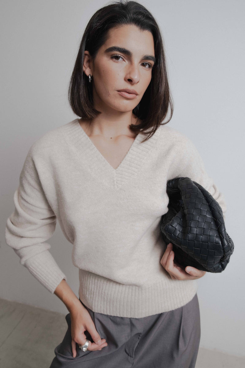 OVERSIZE-STRICKPULLOVER MIT V-AUSSCHNITT