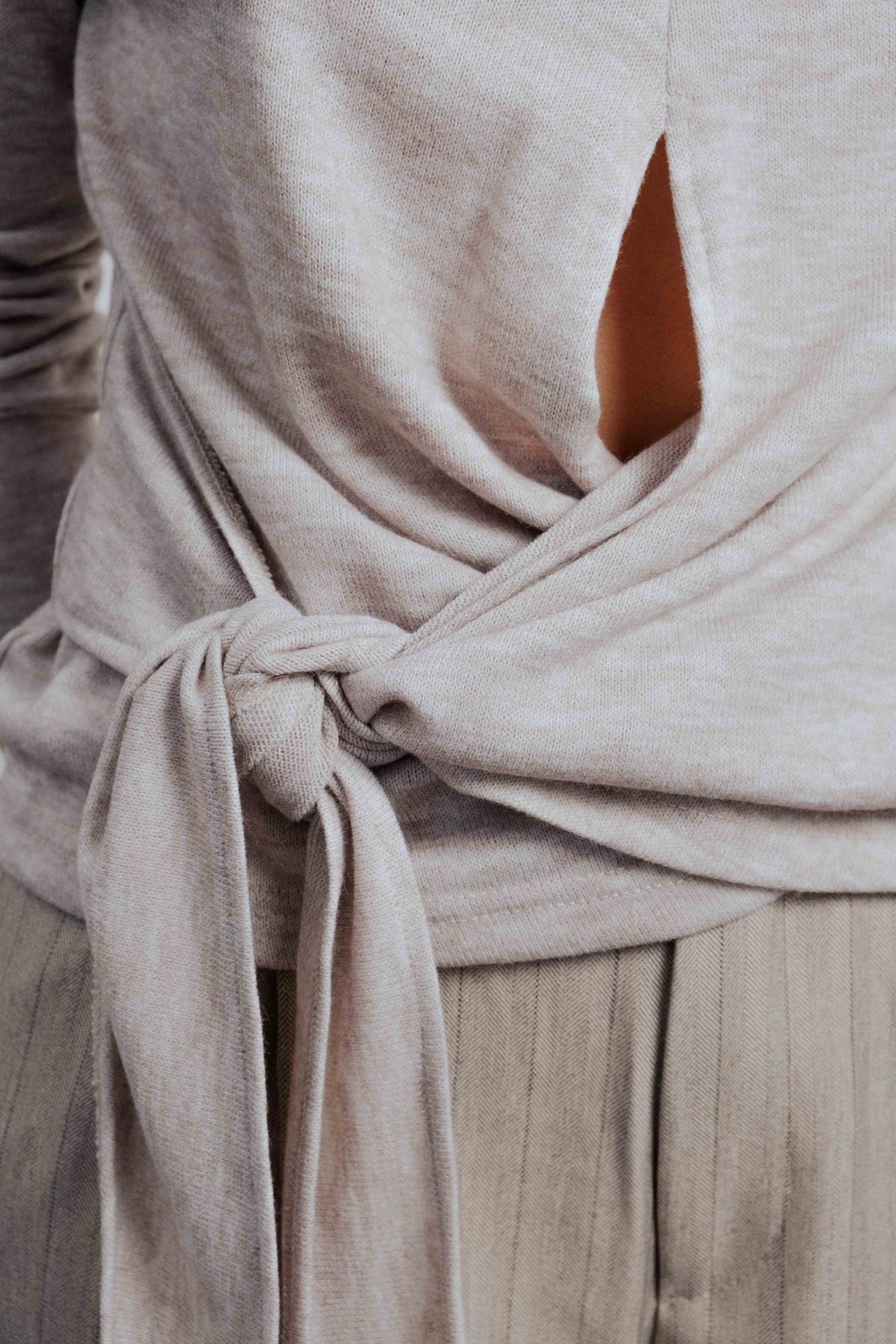 CAMISETA CON NUDO