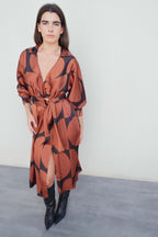 Gemustertes Wickelkleid