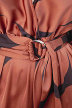 Gemustertes Wickelkleid