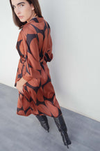 Gemustertes Wickelkleid