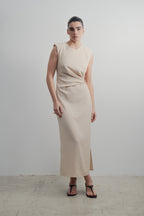 Midi-Kleid mit goldenem Schmuckapplik